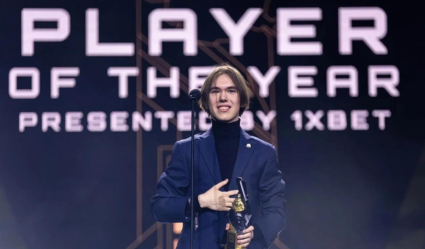 FPX巴黎人泪目！ Doinb ：金贡打老头杯？谁跟我抢金贡谁短三厘米！