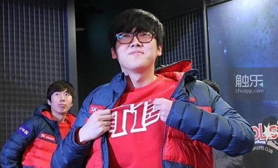 在今日OMG对阵OMG的比赛中，JackeyLove使用卢锡安达成了在LPL的第3000次助攻，是AD位第2位达成该成就的选手，恭喜JackeyLove！