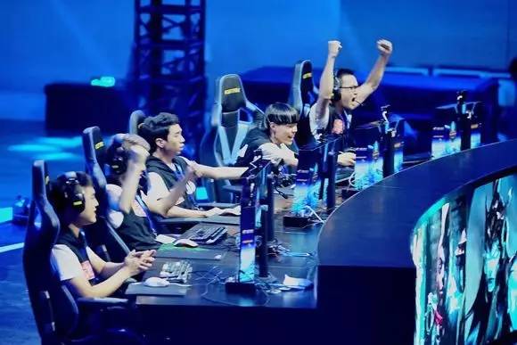 LPL春季赛：TES vs EDG 对决，TES历史优势显著