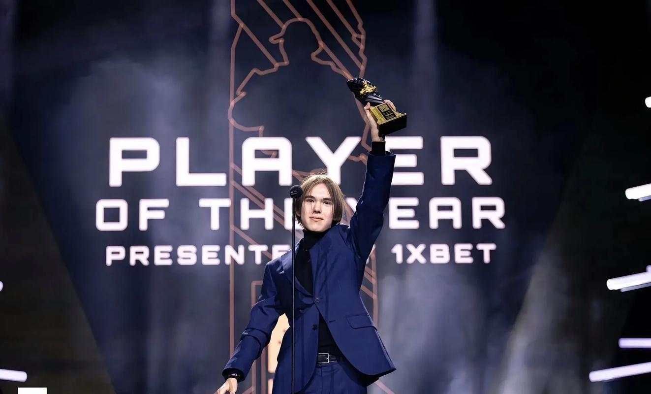 LNG Esports vs WBG数据对比：上单位置半斤八两！Weiwei真不如Tarzan